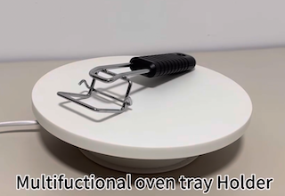 How to remove the baking tray by a holder easily?